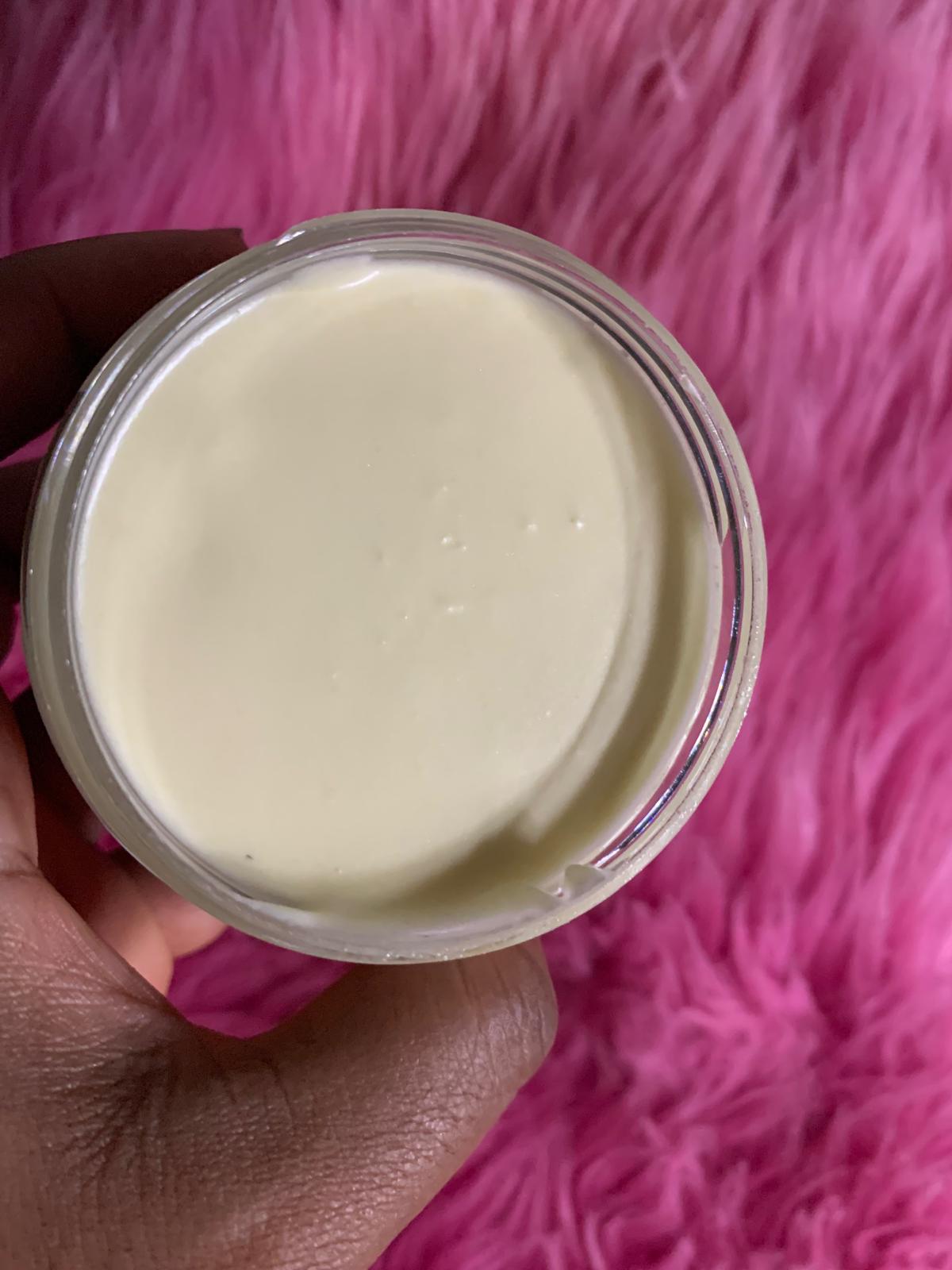 Crème éclaircissant et hydratante de la vitamine C et kojic acide, acide hyaluronic