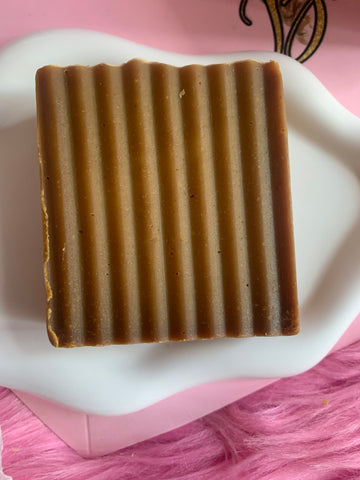 ✨Savon éclaircissante à l’acide kojic et curcuma 🧼✨