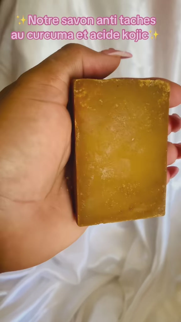 Charger la vidéo : ✨Savon éclaircissante à l’acide kojic et curcuma 🧼✨